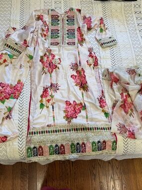 Sabyacachi Inspired Shamoze silk 3 pc Embroidered, Size M,Indian